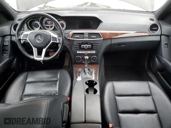 ✅ 2013 Mercedes-Benz C 300 Sport • VIN: WDDGF8AB5DG103042 • Lot: 87224585. Wystawiony na Copart z przebiegiem 205 715 mil. Bezpłatny archiwum sprzedaży aukcyjnych z USA i szczegółowy raport historii pojazdu na DreamBid. Zdjęcie 8.