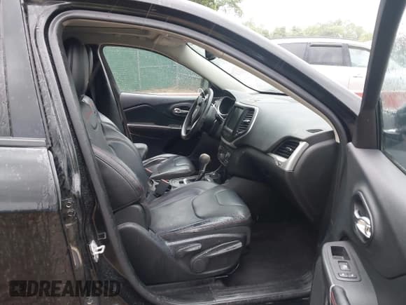 ✅ 2017 Jeep Cherokee Trailhawk L Plus • VIN: 1C4PJMBB3HW543353 • Lot: 42311248. Wystawiony na IAAI z przebiegiem 151 060 mil. Bezpłatny archiwum sprzedaży aukcyjnych z USA i szczegółowy raport historii pojazdu na DreamBid. Zdjęcie 5.