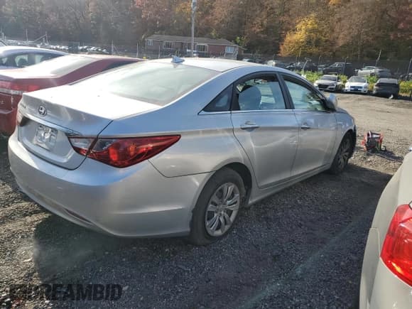 ✅ 2012 Hyundai Sonata GLS • VIN: 5NPEB4AC4CH342252 • Lot: 90823385. Listed on Copart with 145,214 mi. Free auction sales archive from the USA and detailed vehicle history report at DreamBid. Image 3.