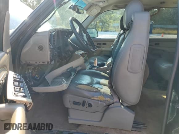 ✅ 2003 Chevrolet Suburban LT • VIN: 3GNEC16Z83G285871 • Лот: 75755484. Опубликован ранее на Copart с пробегом Не указан. Бесплатный доступ к архиву аукционных продаж из США и подробный отчёт об истории автомобиля на DreamBid. Изображение 7.