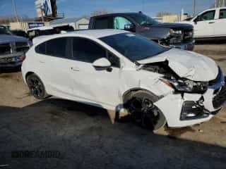 ✅ 2019 Chevrolet Cruze LT • VIN: 3G1BE6SM2KS574570 • Lot: 67844752. Wystawiony na Copart z przebiegiem 46 501 mil mil. Skorzystaj z bezpłatnego archiwum sprzedaży aukcyjnych z USA i zobacz szczegółowy raport historii pojazdu na DreamBid. Zdjęcie 4.