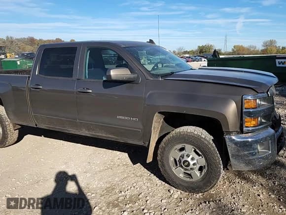 ✅ 2015 Chevrolet Silverado 2500HD LT • VIN: 1GC1KVEG7FF534443 • Лот: 89850915. Опубликован ранее на Copart с пробегом 267 610 миль. Бесплатный доступ к архиву аукционных продаж из США и подробный отчёт об истории автомобиля на DreamBid. Изображение 13.