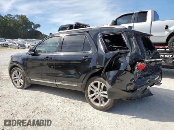 ✅ 2017 Ford Explorer XLT • VIN: 1FM5K7D88HGB70100 • Лот: 92388065. Опубликован ранее на Copart с пробегом 138 380 миль. Бесплатный доступ к архиву аукционных продаж из США и подробный отчёт об истории автомобиля на DreamBid. Изображение 2.