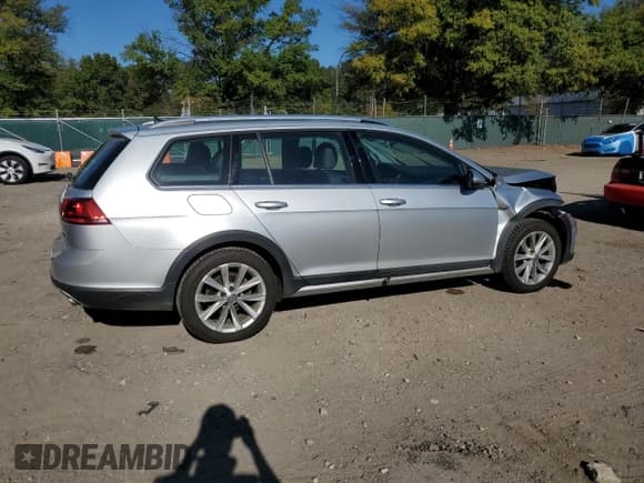 ✅ 2017 Volkswagen Golf S • VIN: 3VWM17AU4HM530163 • Lot: 84834775. Listed on Copart with 72,368 mi. Free auction sales archive from the USA and detailed vehicle history report at DreamBid. Image 3.