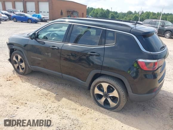 ✅ 2018 Jeep Compass Latitude • VIN: 3C4NJCBB5JT125499 • Lot: 42744455. Wystawiony na IAAI z przebiegiem 75 060 mil. Bezpłatny archiwum sprzedaży aukcyjnych z USA i szczegółowy raport historii pojazdu na DreamBid. Zdjęcie 3.