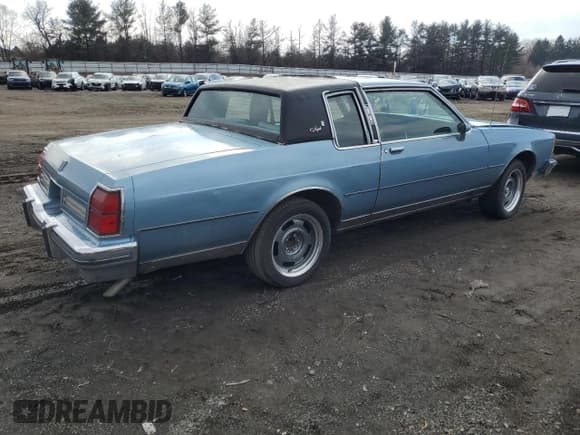 ✅ 1985 Oldsmobile 88 • VIN: 1G3BY37Y7FY316231 • Lot: 43851075. Wystawiony na Copart z przebiegiem 82 641 mil. Bezpłatny archiwum sprzedaży aukcyjnych z USA i szczegółowy raport historii pojazdu na DreamBid. Zdjęcie 3.