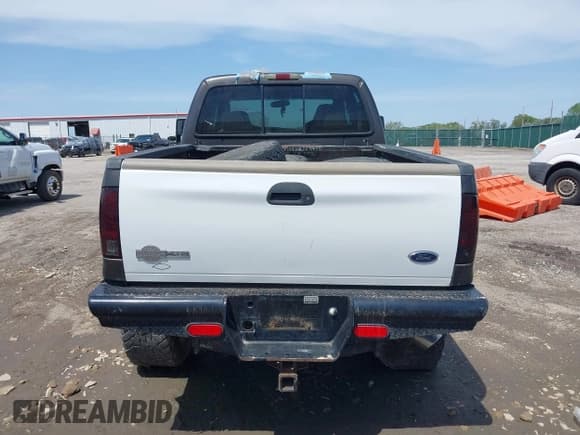 ✅ 2005 Ford F-250 XL • VIN: 1FTSW21P75EC79181 • Lot: 42098923. Listed on IAAI with 198,999 mi. Free auction sales archive from the USA and detailed vehicle history report at DreamBid. Image 16.