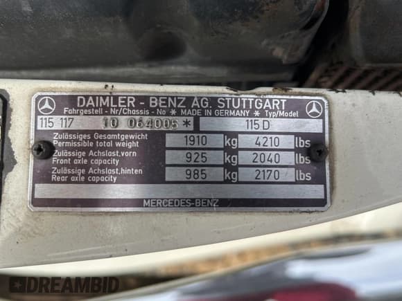 ✅ 1975 Mercedes-Benz 240 • VIN: 11511710064005 • Lot: 49530975. Wystawiony na Copart z przebiegiem 28 053 mil. Bezpłatny archiwum sprzedaży aukcyjnych z USA i szczegółowy raport historii pojazdu na DreamBid. Zdjęcie 10.