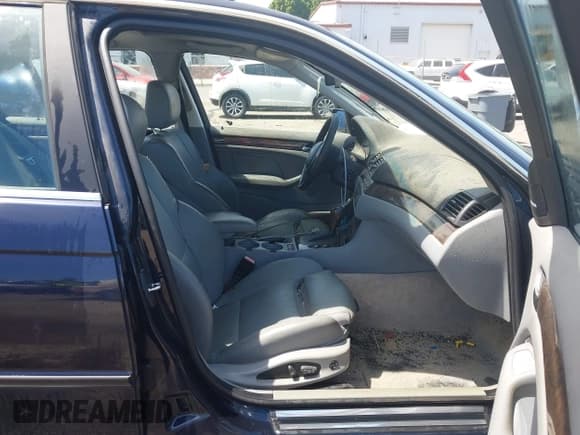 ✅ 2005 BMW 3 Series 330i • VIN: WBAEV53445KM40931 • Lot: 42061235. Listed on IAAI with 298,421 mi. Free auction sales archive from the USA and detailed vehicle history report at DreamBid. Image 5.