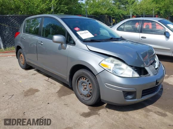 ✅ 2009 Nissan Versa S • VIN: 3N1BC13E19L363522 • Лот: 42612869. Опубликован ранее на IAAI с пробегом 79 879 миль. Бесплатный доступ к архиву аукционных продаж из США и подробный отчёт об истории автомобиля на DreamBid. Изображение 1.