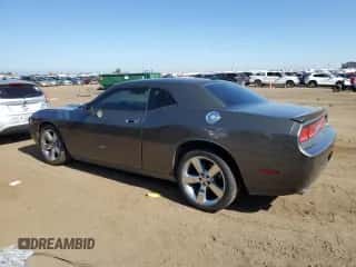 2009 Dodge Challenger R/T z VIN 2B3LJ54TX9H510622, wystawiony jako Copart lot #67607824 z przebiegiem Nie podano mil oraz Szkoda całkowita • Salvage title. Historia ofert i sprzedaży dostępna na DreamBid. Obrazek 2.