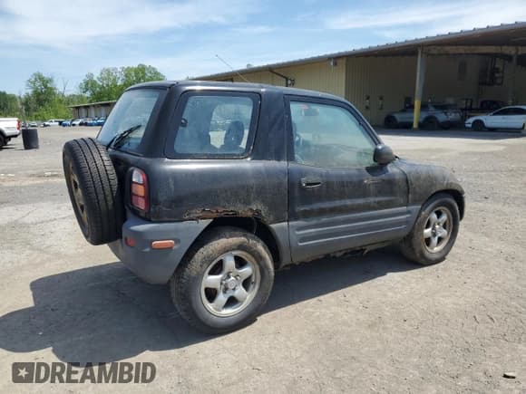 ✅ 1998 Toyota RAV4 • VIN: JT3XP10V0W0009466 • Lot: 56832325. Wystawiony na Copart z przebiegiem 178 634 mil. Bezpłatny archiwum sprzedaży aukcyjnych z USA i szczegółowy raport historii pojazdu na DreamBid. Zdjęcie 3.