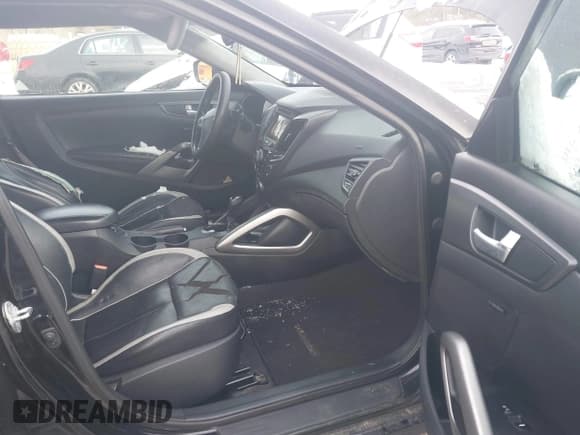 ✅ 2013 Hyundai Veloster Turbo • VIN: KMHTC6AE8DU159179 • Lot: 41547761. Wystawiony na IAAI z przebiegiem 127 456 mil. Bezpłatny archiwum sprzedaży aukcyjnych z USA i szczegółowy raport historii pojazdu na DreamBid. Zdjęcie 5.