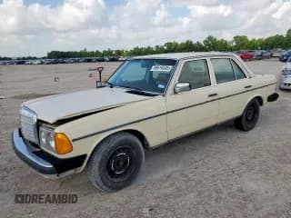 ✅ 1980 Mercedes-Benz 240 • VIN: 12312310190976 • Lot: 66616535. Wystawiony na Copart z przebiegiem 222 992 mil. Bezpłatny archiwum sprzedaży aukcyjnych z USA i szczegółowy raport historii pojazdu na DreamBid. Zdjęcie 1.