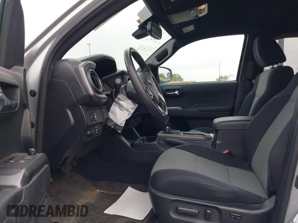 ✅ 2020 Toyota Tacoma SR • VIN: 3TYRZ5CN9LT000618 • Lot: 42119063. Listed on IAAI with 29,503 mi. Free auction sales archive from the USA and detailed vehicle history report at DreamBid. Image 5.