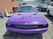 ✅ 2010 Dodge Challenger R/T Classic • VIN: 2B3CJ5DT7AH190020 • Lot: 64799744. Wystawiony na Copart z przebiegiem 185 026 mil. Bezpłatny archiwum sprzedaży aukcyjnych z USA i szczegółowy raport historii pojazdu na DreamBid. Zdjęcie 5.