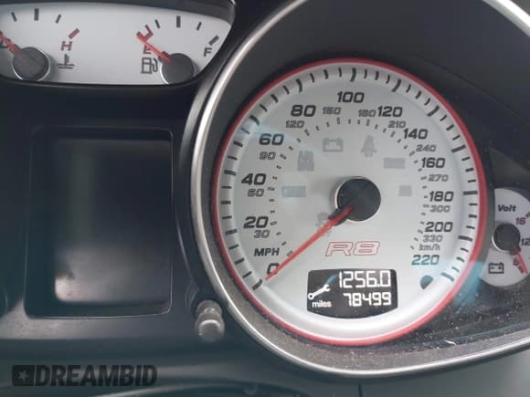 ✅ 2011 Audi R8 • VIN: WUAVNAFG2BN001984 • Лот: 41830131. Опубликован ранее на IAAI с пробегом 78 499 миль. Бесплатный доступ к архиву аукционных продаж из США и подробный отчёт об истории автомобиля на DreamBid. Изображение 7.