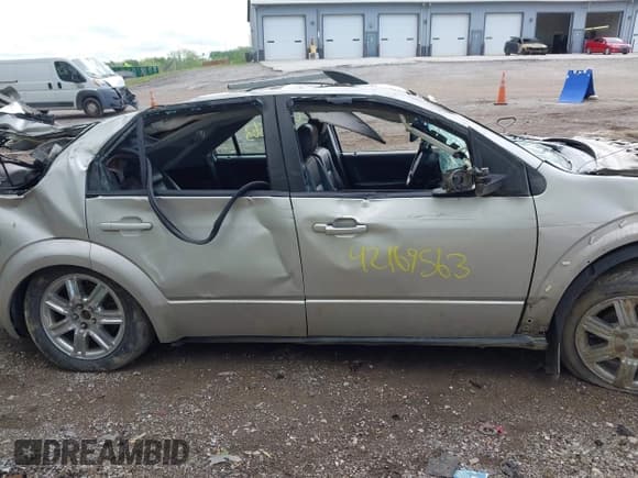 ✅ 2007 Ford Freestyle Limited • VIN: 1FMDK06157GA06322 • Lot: 42169563. Wystawiony na IAAI z przebiegiem 228 211 mil. Bezpłatny archiwum sprzedaży aukcyjnych z USA i szczegółowy raport historii pojazdu na DreamBid. Zdjęcie 13.