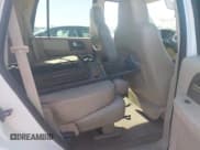 ✅ 2004 Ford Expedition Eddie Bauer • VIN: 1FMRU17W74LB67385 • Lot: 42177897. Wystawiony na IAAI z przebiegiem 170 420 mil. Bezpłatny archiwum sprzedaży aukcyjnych z USA i szczegółowy raport historii pojazdu na DreamBid. Zdjęcie 8.