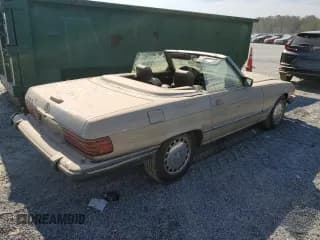 ✅ 1988 Mercedes-Benz 560 SL • VIN: WDBBA48D8JA079450 • Лот: 74524064. Опубликован ранее на Copart с пробегом Не указан. Бесплатный доступ к архиву аукционных продаж из США и подробный отчёт об истории автомобиля на DreamBid. Изображение 3.