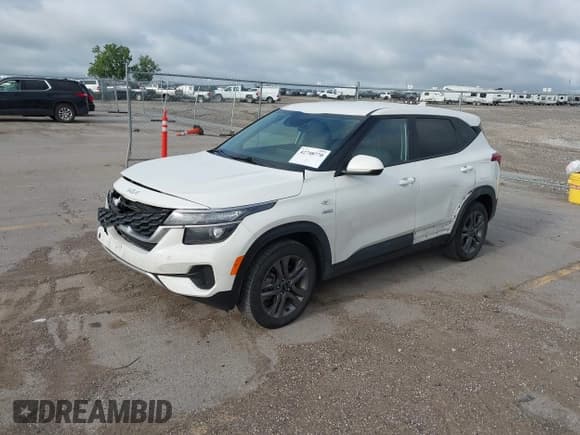 ✅ 2023 Kia Seltos LX • VIN: KNDEPCAA4P7372131 • Lot: 42748770. Wystawiony na IAAI z przebiegiem 40 474 mil. Bezpłatny archiwum sprzedaży aukcyjnych z USA i szczegółowy raport historii pojazdu na DreamBid. Zdjęcie 22.