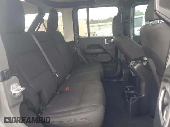 ✅ 2018 Jeep Wrangler Unlimited Sahara • VIN: 1C4HJXENXJW325086 • Lot: 49721525. Wystawiony na Copart z przebiegiem 200 845 mil. Bezpłatny archiwum sprzedaży aukcyjnych z USA i szczegółowy raport historii pojazdu na DreamBid. Zdjęcie 11.