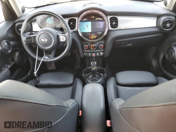 ✅ 2022 MINI Hardtop 4 Door Cooper S • VIN: WMW53DK08N2P67489 • Lot: 66944235. Wystawiony na Copart z przebiegiem 73 328 mil. Bezpłatny archiwum sprzedaży aukcyjnych z USA i szczegółowy raport historii pojazdu na DreamBid. Zdjęcie 8.