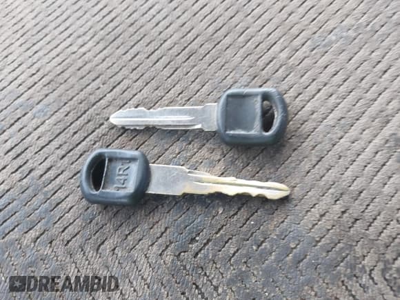 ✅ 1996 GMC Sierra 1500 • VIN: 2GTEC19M3T1502695 • Lot: 42199919. Wystawiony na IAAI z przebiegiem 285 889 mil. Bezpłatny archiwum sprzedaży aukcyjnych z USA i szczegółowy raport historii pojazdu na DreamBid. Zdjęcie 11.