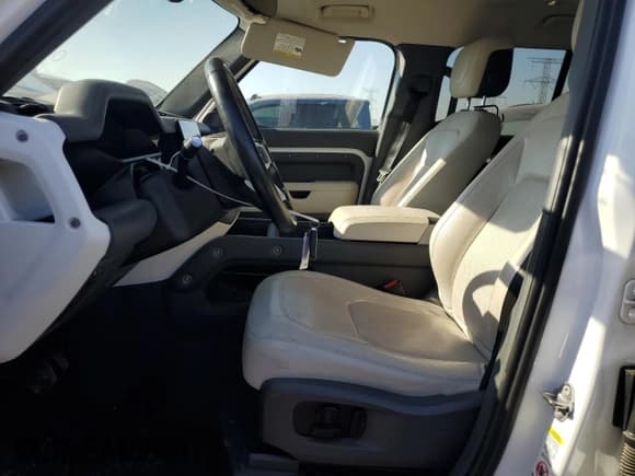 ✅ 2023 Land Rover Defender S • VIN: SALEJ7EX4P2136124 • Lot: 80471675. Listed on Copart with 61,340 mi. Free auction sales archive from the USA and detailed vehicle history report at DreamBid. Image 7.