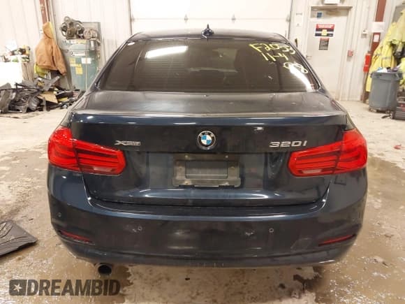 ✅ 2016 BMW 3 Series 320i xDrive • VIN: WBA8A3C57GK689328 • Lot: 43657006. Listed on IAAI with Not provided. Free auction sales archive from the USA and detailed vehicle history report at DreamBid. Image 16.