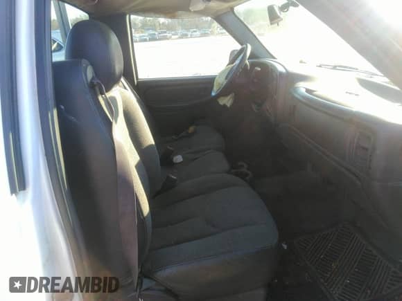 2004 Chevrolet Silverado 1500 Work Truck z VIN 1GCEC14X94Z312331, wystawiony jako IAAI lot #32433839 z przebiegiem 262 306 mil mil oraz . Historia ofert i sprzedaży dostępna na DreamBid. Obrazek 5.