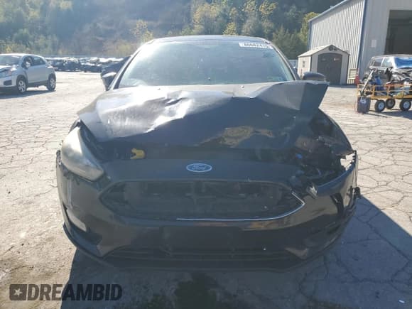 ✅ 2015 Ford Focus SE • VIN: 1FADP3K23FL305230 • Lot: 86682415. Wystawiony na Copart z przebiegiem 116 230 mil. Bezpłatny archiwum sprzedaży aukcyjnych z USA i szczegółowy raport historii pojazdu na DreamBid. Zdjęcie 5.