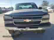2006 Chevrolet Silverado 1500 LS z VIN 1GCEK19V96Z180314, wystawiony jako Copart lot #74316704 z przebiegiem 304 171 mil mil oraz Szkoda całkowita • Salvage title. Historia ofert i sprzedaży dostępna na DreamBid. Obrazek 5.
