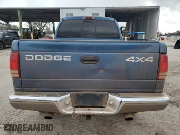 2002 Dodge Dakota Sport z VIN 1B7HG38N22S696268, wystawiony jako Copart lot #78382174 z przebiegiem 239 879 mil mil oraz Szkoda całkowita • Salvage title. Historia ofert i sprzedaży dostępna na DreamBid. Obrazek 6.