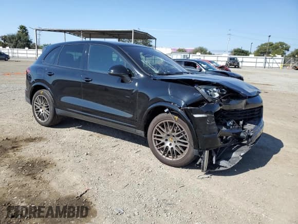 ✅ 2017 Porsche Cayenne • VIN: WP1AA2A24HKA80463 • Lot: 82288735. Listed on Copart with 68,092 mi. Free auction sales archive from the USA and detailed vehicle history report at DreamBid. Image 4.