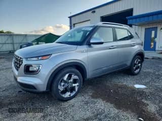 2025 Hyundai Venue SEL z VIN KMHRC8A33SU369948, wystawiony jako Copart lot #69665325 z przebiegiem 24 mil mil oraz Szkoda całkowita • Salvage title. Historia ofert i sprzedaży dostępna na DreamBid. Obrazek 1.