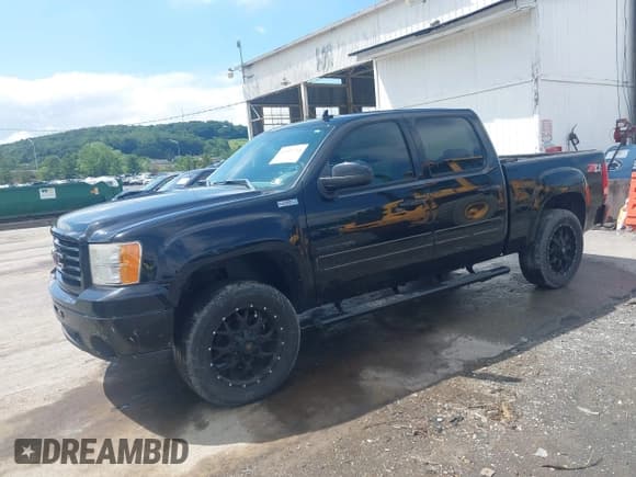 ✅ 2011 GMC Sierra 1500 SLT • VIN: 3GTP2WE34BG283175 • Лот: 42681744. Опубликован ранее на IAAI с пробегом 124 863 миль. Бесплатный доступ к архиву аукционных продаж из США и подробный отчёт об истории автомобиля на DreamBid. Изображение 2.