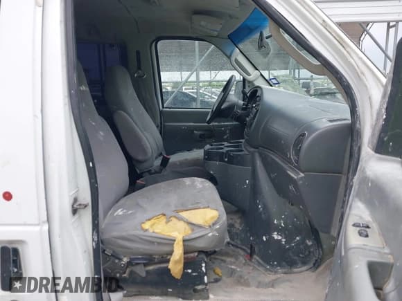 ✅ 2008 Ford Econoline Passenger XL • VIN: 1FBNE31L98DB23757 • Lot: 42110564. Listed on IAAI with 298,123 mi. Free auction sales archive from the USA and detailed vehicle history report at DreamBid. Image 5.