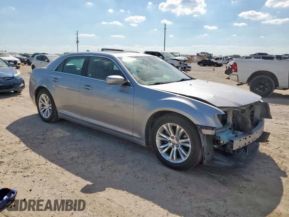 ✅ 2016 Chrysler 300 Touring • VIN: 2C3CCAAG2GH348950 • Lot: 86318445. Wystawiony na Copart z przebiegiem 239 219 mil. Bezpłatny archiwum sprzedaży aukcyjnych z USA i szczegółowy raport historii pojazdu na DreamBid. Zdjęcie 4.