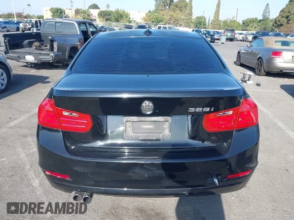 ✅ 2014 BMW 3 Series 328i • VIN: WBA3C1C5XEK105199 • Lot: 43045600. Listed on IAAI with 154,902 mi. Free auction sales archive from the USA and detailed vehicle history report at DreamBid. Image 16.