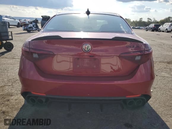 ✅ 2021 Alfa Romeo Giulia Quadrifoglio • VIN: ZARFAMEV3M7643268 • Lot: 71452985. Wystawiony na Copart z przebiegiem 48 593 mil. Bezpłatny archiwum sprzedaży aukcyjnych z USA i szczegółowy raport historii pojazdu na DreamBid. Zdjęcie 6.