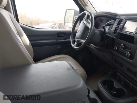 ✅ 2018 Nissan NV 3500 HD SL • VIN: 5BZAF0AA2JN850131 • Lot: 43685889. Wystawiony na IAAI z przebiegiem 236 719 mil. Bezpłatny archiwum sprzedaży aukcyjnych z USA i szczegółowy raport historii pojazdu na DreamBid. Zdjęcie 5.