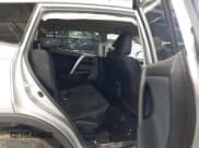 ✅ 2017 Toyota RAV4 LE • VIN: 2T3BFREV2HW638757 • Lot: 41639649. Wystawiony na IAAI z przebiegiem Nie podano. Bezpłatny archiwum sprzedaży aukcyjnych z USA i szczegółowy raport historii pojazdu na DreamBid. Zdjęcie 8.