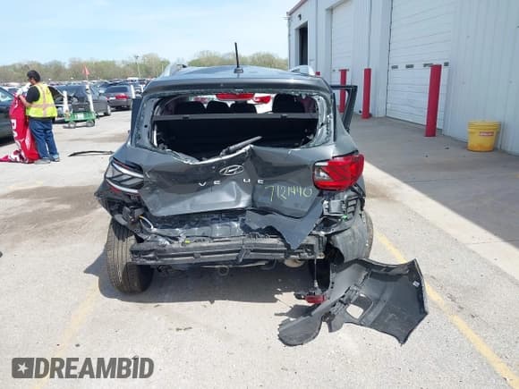 ✅ 2024 Hyundai Venue SEL • VIN: KMHRC8A30RU299240 • Lot: 42150687. Listed on IAAI with 25,641 mi. Free auction sales archive from the USA and detailed vehicle history report at DreamBid. Image 16.