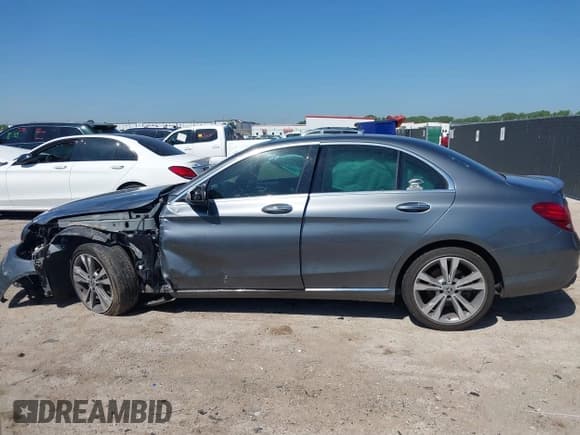 ✅ 2017 Mercedes-Benz C 300 • VIN: 55SWF4JB2HU218808 • Lot: 42094419. Listed on IAAI with 75,780 mi. Free auction sales archive from the USA and detailed vehicle history report at DreamBid. Image 14.