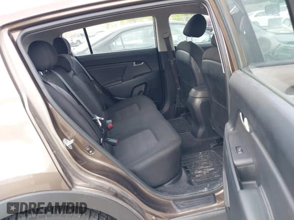 ✅ 2011 Kia Sportage LX • VIN: KNDPB3A27B7021478 • Лот: 42376542. Опубликован ранее на IAAI с пробегом 123 354 миль. Бесплатный доступ к архиву аукционных продаж из США и подробный отчёт об истории автомобиля на DreamBid. Изображение 8.