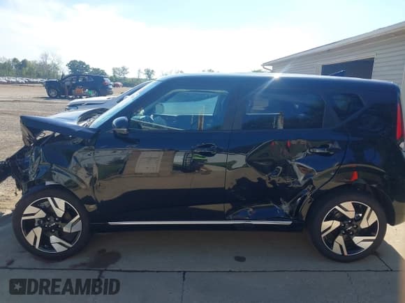 ✅ 2025 Kia Soul GT-Line • VIN: KNDJ53AU7S7950262 • Lot: 43335008. Listed on IAAI with 1,607 mi. Free auction sales archive from the USA and detailed vehicle history report at DreamBid. Image 15.