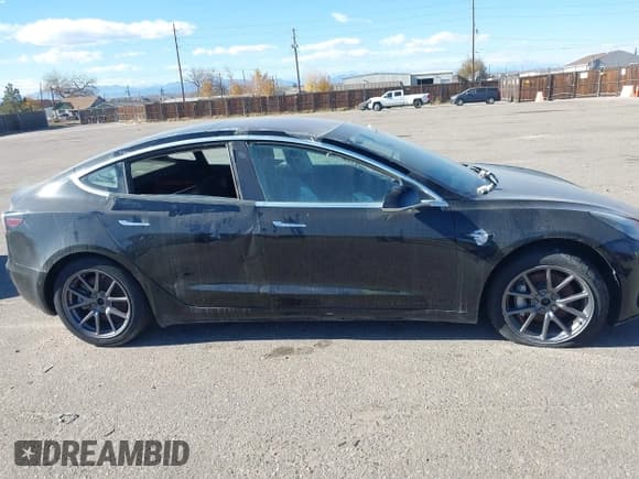 ✅ 2018 Tesla Model 3 Long Range Battery • VIN: 5YJ3E1EB5JF127862 • Lot: 43709587. Wystawiony na IAAI z przebiegiem 35 786 mil. Bezpłatny archiwum sprzedaży aukcyjnych z USA i szczegółowy raport historii pojazdu na DreamBid. Zdjęcie 13.