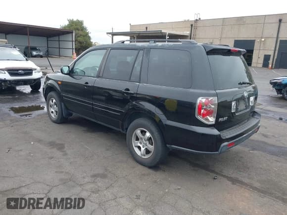 ✅ 2008 Honda Pilot EX-L • VIN: 5FNYF28578B010504 • Lot: 43332988. Listed on IAAI with 102,639 mi. Free auction sales archive from the USA and detailed vehicle history report at DreamBid. Image 3.