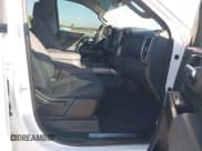 ✅ 2019 Chevrolet Silverado 1500 RST • VIN: 3GCUYEED5KG103755 • Lot: 43631636. Wystawiony na IAAI z przebiegiem 146 702 mil. Bezpłatny archiwum sprzedaży aukcyjnych z USA i szczegółowy raport historii pojazdu na DreamBid. Zdjęcie 5.